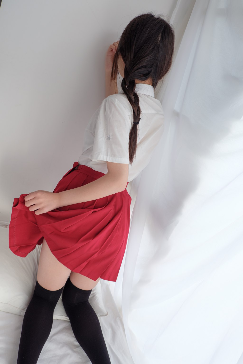 罗利丝控-喵写真 Vol.013 摇摆的小红裙