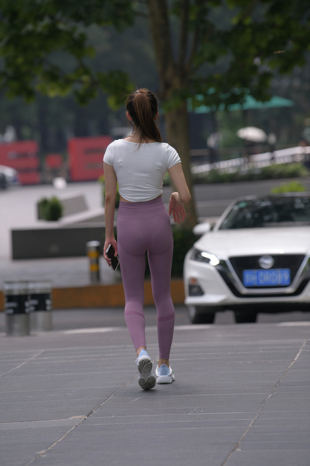精选街拍作品 NO.218 漂亮迷人的紫色紧身裤美女5