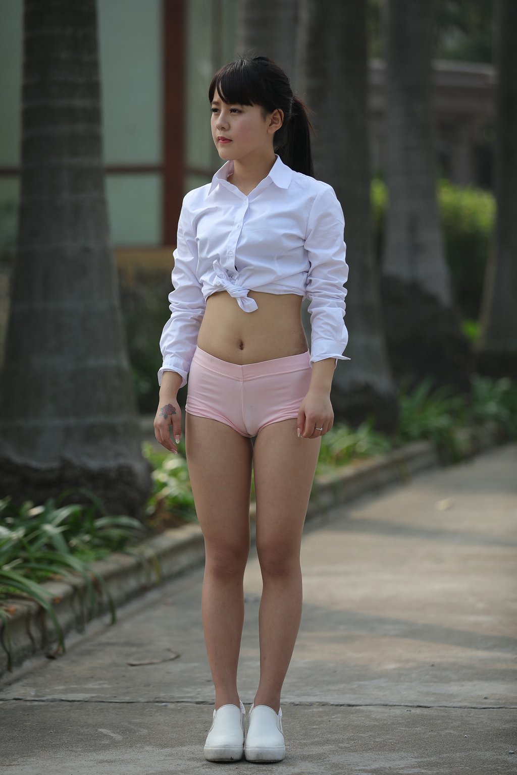 精选街拍作品 NO.502 运动女孩 粉色热裤