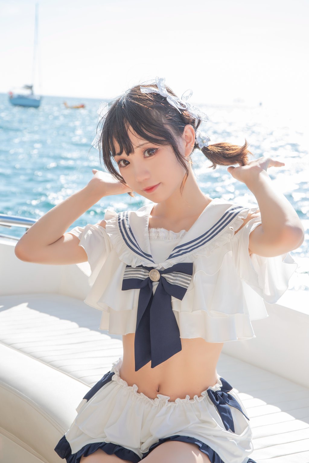 动漫博主@花柒Hana 三亚熊之海军风泳装